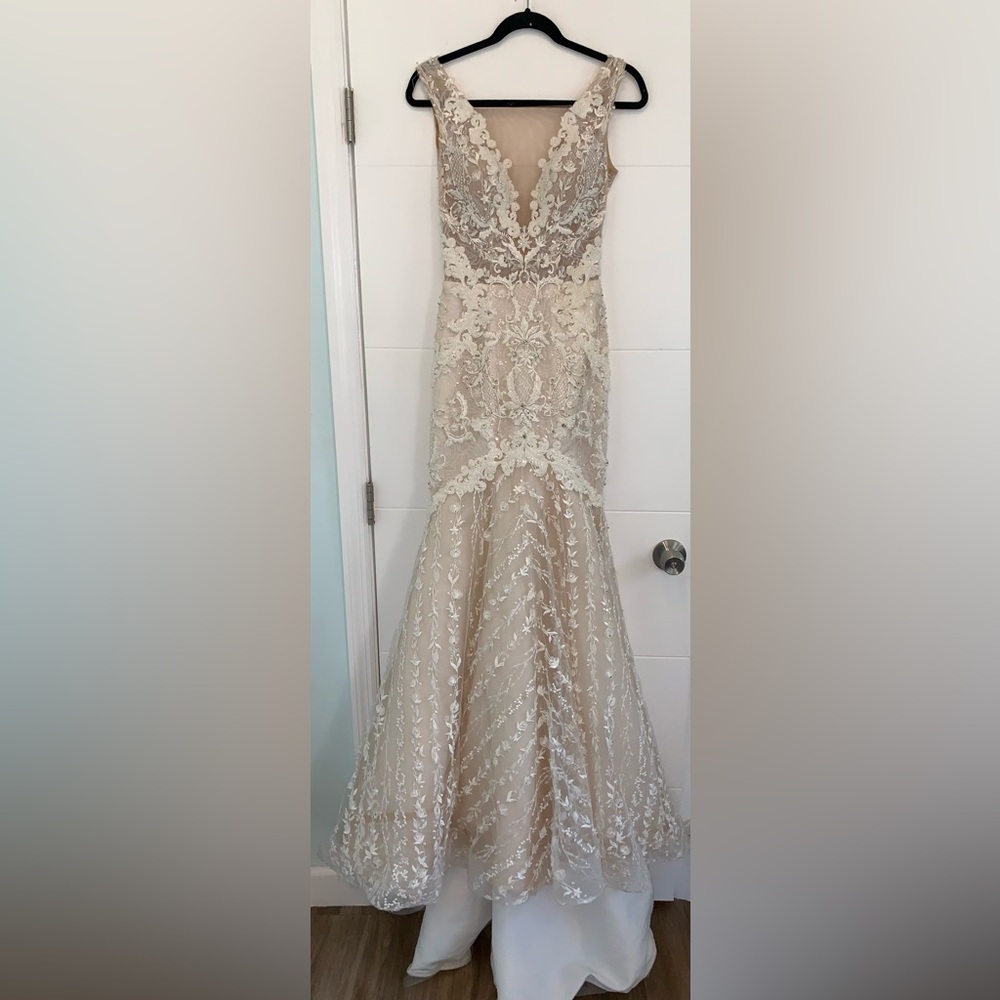 Milla Nova Briana Wedding Gown Lace 36 - Picture 5 of 13